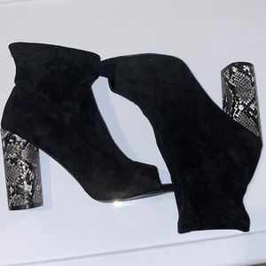 FASHION NOVA SIZE 10 BLACK AND SNAKE SKIN BOOTIES